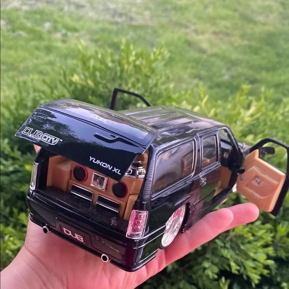 ミニカー DUBCITY 2002 GMC YUKON DENARI DUB DUB CITY 1/24 - 2002 GMC Yukon Denali XL - JADA TOYS - 1996 Chevy
